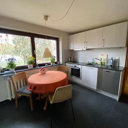 Geraeumiges 120m² Haus Mit Garten + Stellplatz * Stralsund